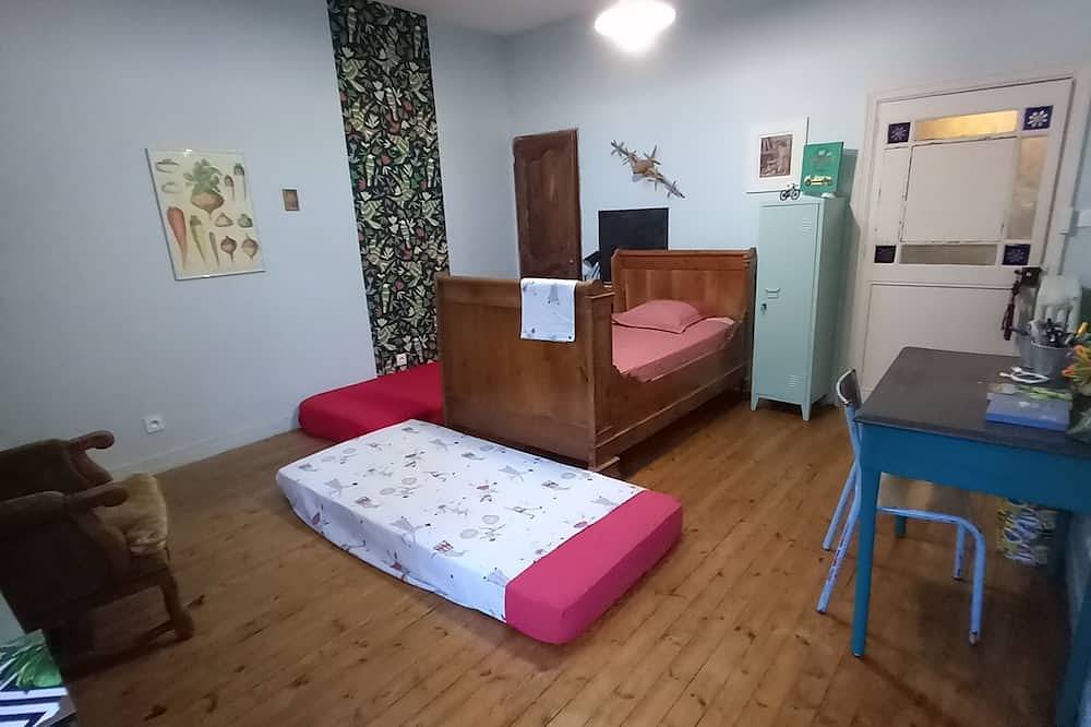 A Country House In The Center Of Town in Colomiers, Alto Garona