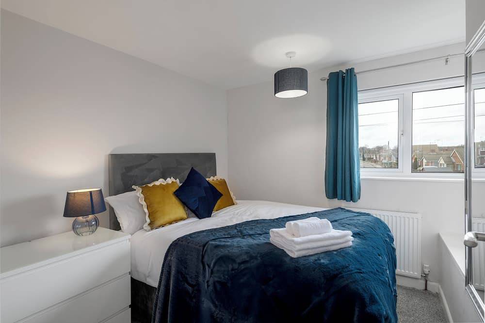 Spacious 4Br  Detached House, Parking, Fast Wifi, Garden Ideal for Contractors in Colchester, Essex