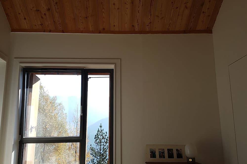 Chalet contemporain d'architecte. Ski à Serre Chevalier et Montagne l'été in Puy-Saint-André, Serre Chevalier
