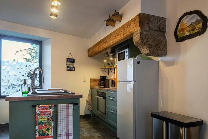 Gîte pour 4 personnes, avec jardin ainsi que terrasse et piscine à Langogne - 3