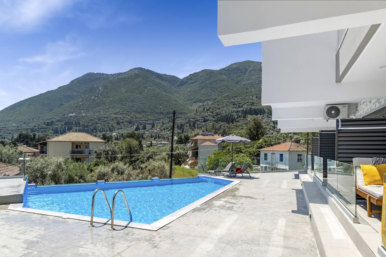 Entire apartment, Apartment 'Sofia' with Sea View, Wi-Fi and Air Conditioning in Nikiana, Alexandros