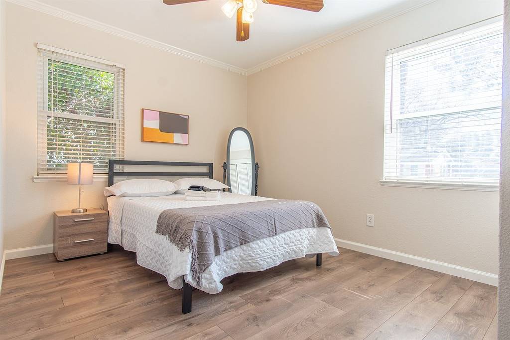 Stylish and Cozy 4Br Home for Long-Term Stays! in Irving, Dallas County