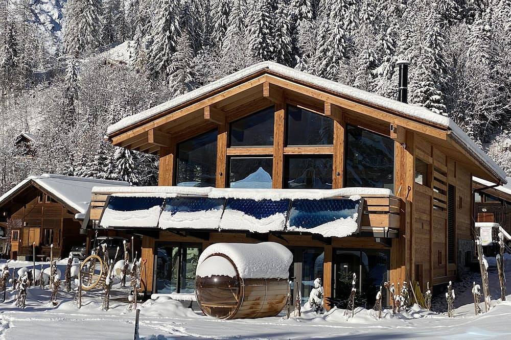 Aikoa: Regenerative Mountain Hideaway, Chamonix Lux Ecolodge, spa, pool, sauna in Les Grandes Montets, Chamonix