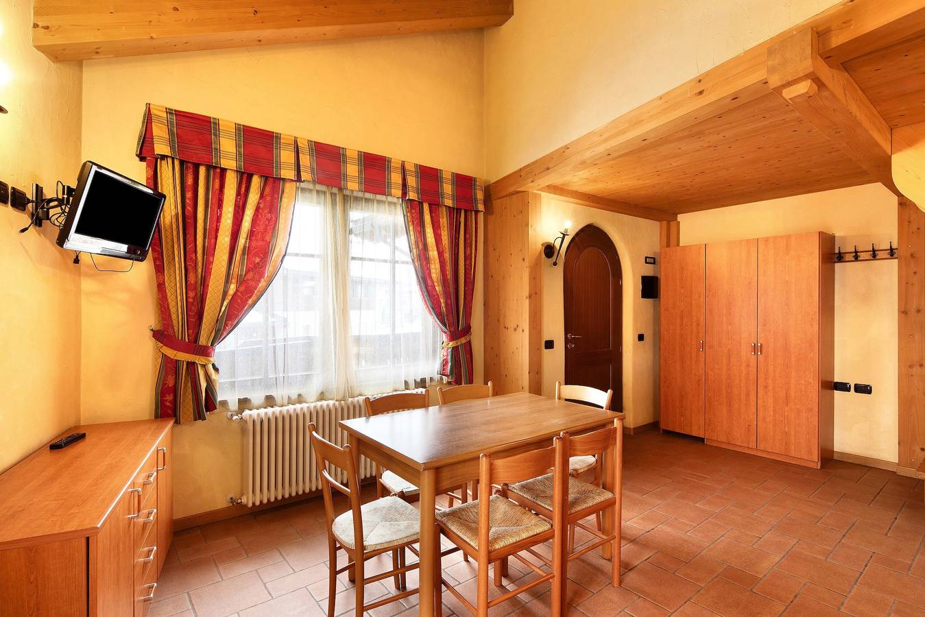 Appartamento intero, Appartamento 'Chalet Li Palù Trilocale 2' con vista montagna, balcone e Wi-Fi in Livigno (Borgo), Livigno