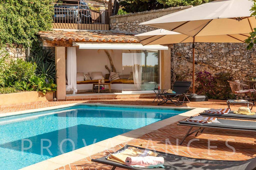 Holiday home with pool and panoramic views in the medieval town of Saint-Jeannet in Saint-Jeannet, Region de Cannes