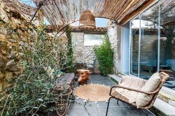 Gîte pour 2 personnes, avec terrasse et sauna ainsi que jacuzzi et jardin à Condorcet