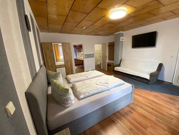 Hostel für 2 Personen, mit Terrasse und Garten in Bernburg - 2