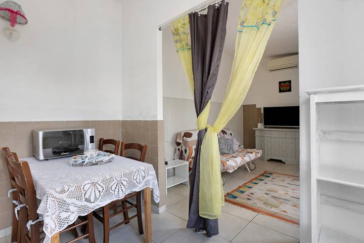 Entire apartment, Apartment 'Le Margotte - Rome' with Private Garden, Wi-Fi and Air Conditioning in Massarosa, Italian Riviera