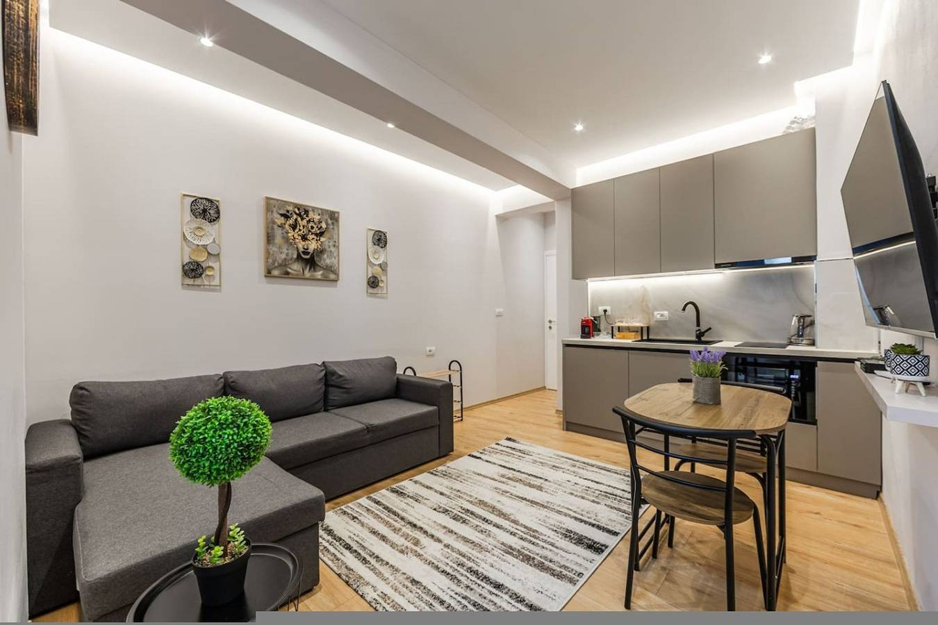 Ganze Wohnung, Stone City Stay | Central Gjirokastër Apartment in Albanien