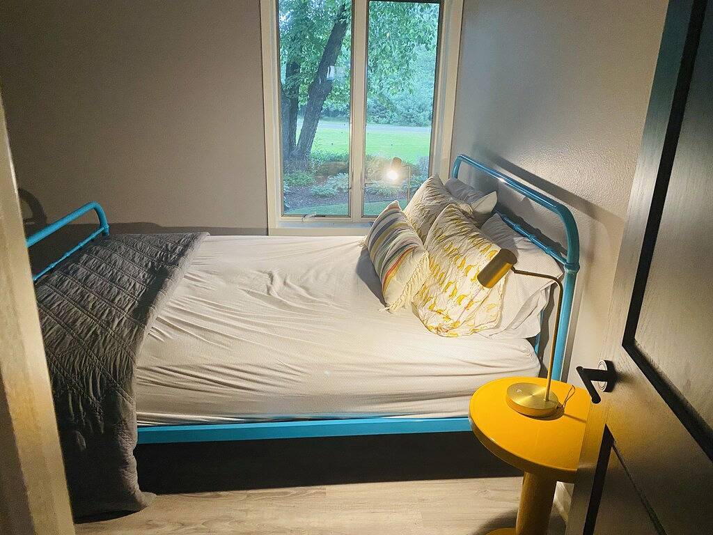 Amazing renovated acreage with heated pool + hottub in Pierce County (WI)