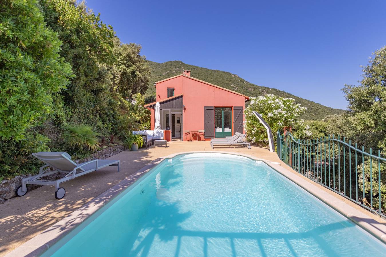 Casa Vermella con piscina y terraza in Sorède, Región Céret