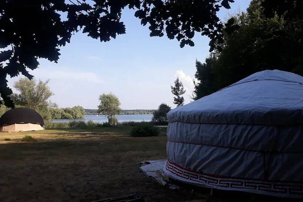 Une yourte avec vue sur le lac du Der in Éclaron, Éclaron-Braucourt-Sainte-Livière