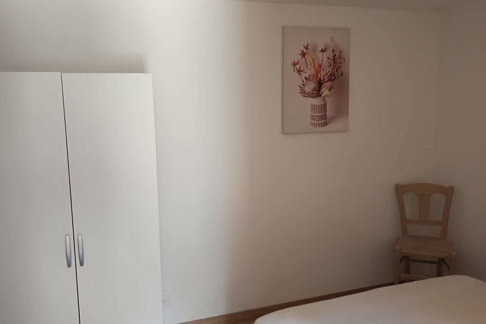 Ganze Wohnung, Quiet country gite with air conditioning. in Aups, Brignoles Region