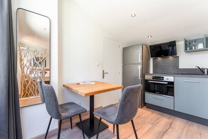 Casa vacanze "Mini Loft" con piscina condivisa, Wi-Fi e aria condizionata in Saint-Rémy-de-Provence, Arles e dintorni