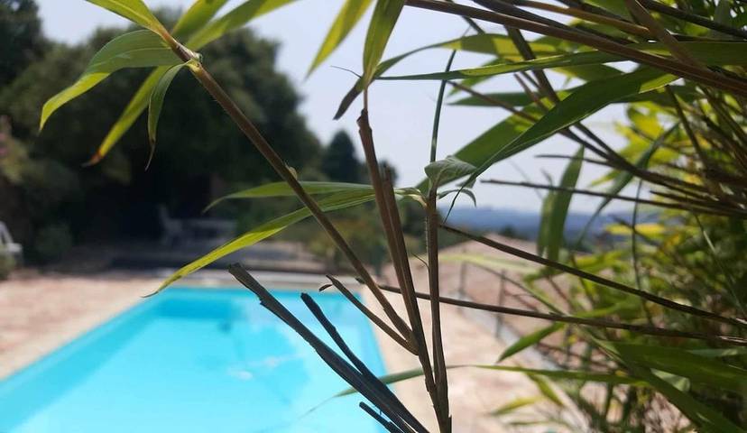 Location de vacances pour 2 personnes, avec jardin ainsi que vue et piscine à Saint-Pierre-Saint-Jean - 2
