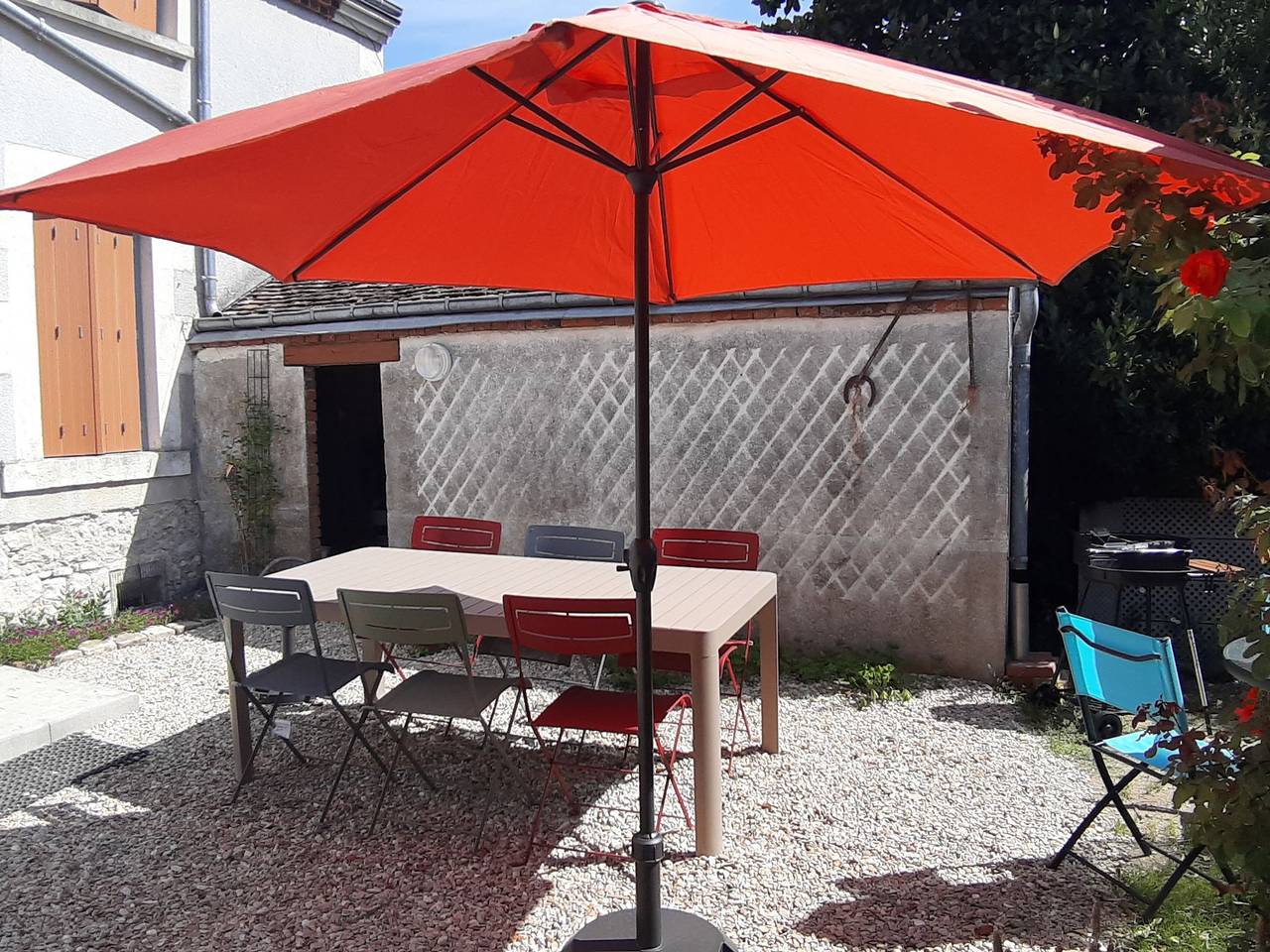 Gîte cosy près d'Orléans avec jardin, parking, et équipements complets in Saint-Hilaire-Saint-Mesmin, Sologne