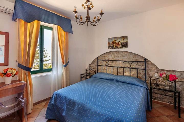 Chambre d’hôte pour 2 personnes, avec jardin, animaux acceptés à Erice - 4