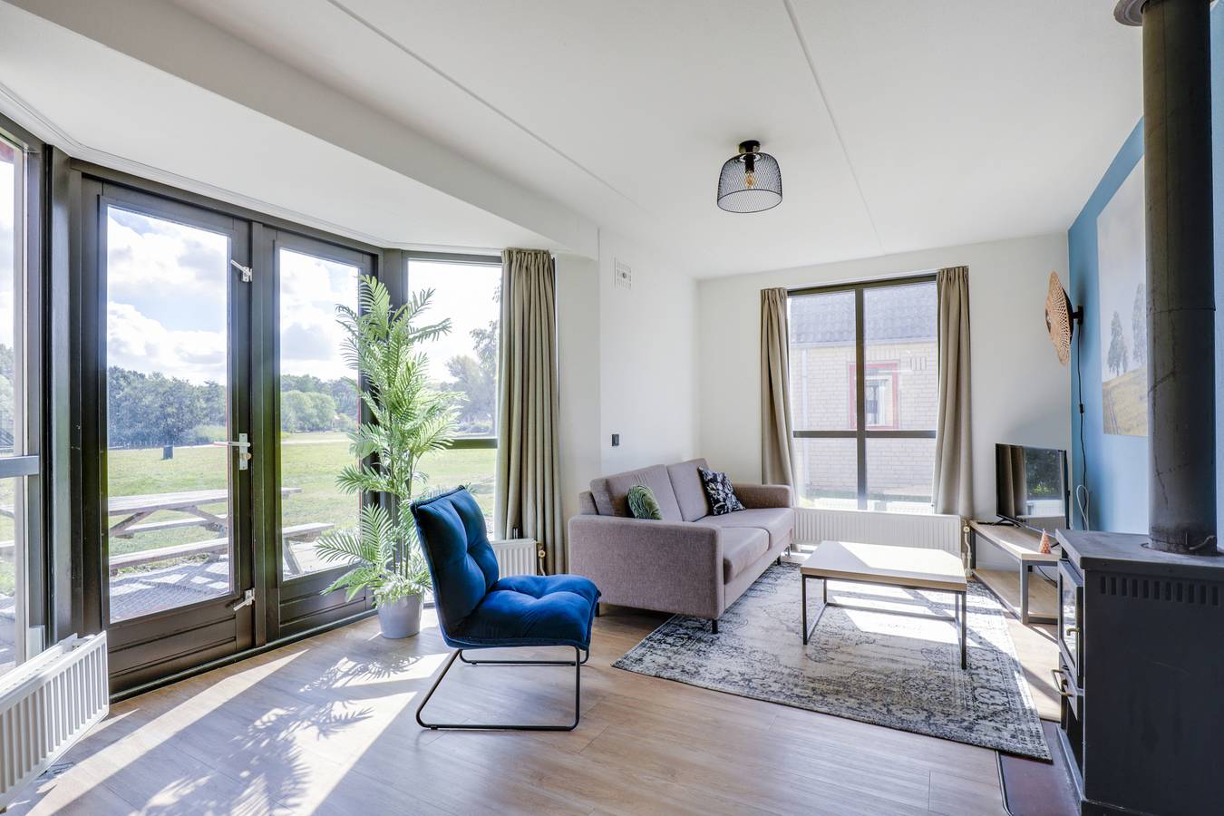 Vakantiepark 't Broeckhuys — 6 - Persons Lakeside 17 Sauna Bungalow in Betuwe