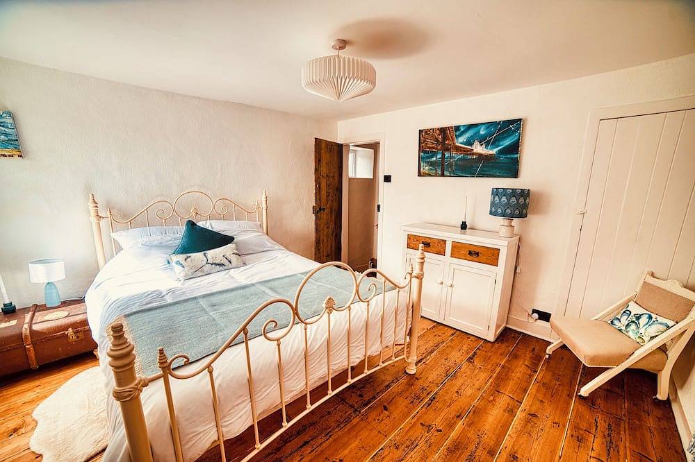Beautiful Old Cottage near the Beach and Attractions in Eastbourne, East Sussex