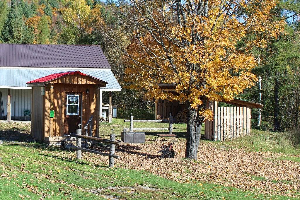 Cabins on the York - Cabin #4 - Wolf Cabin in Hastings Highlands, Ontario