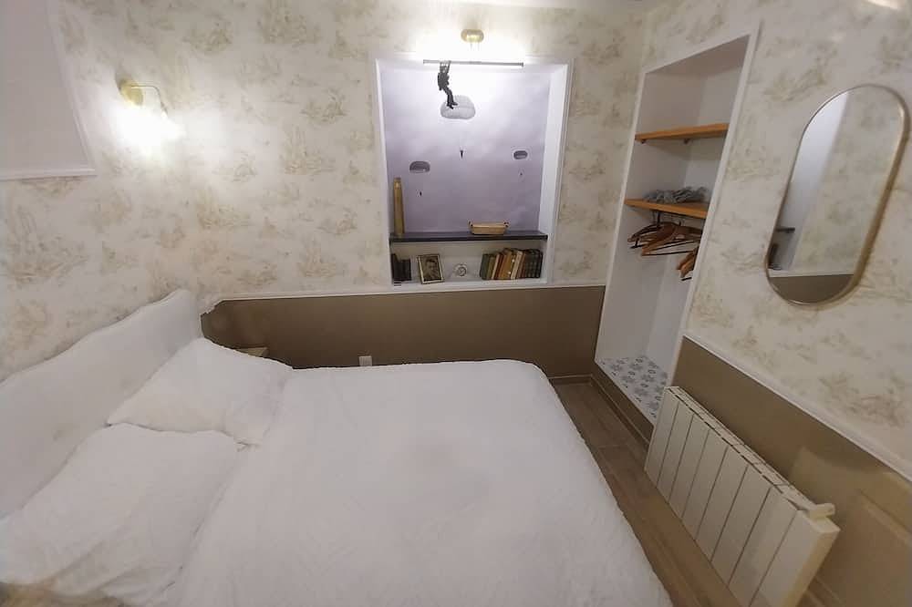 Ganze Wohnung, The \"Liberté\" Apartment: A Journey Back to the 1940s in Carentan les Marais, Saint-Lô und Umgebung