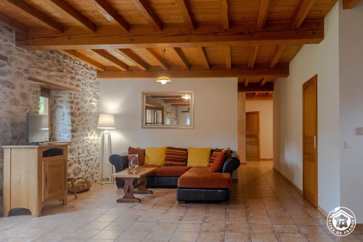 Gîte pour 8 personnes, avec jardin à Pouzac - 3