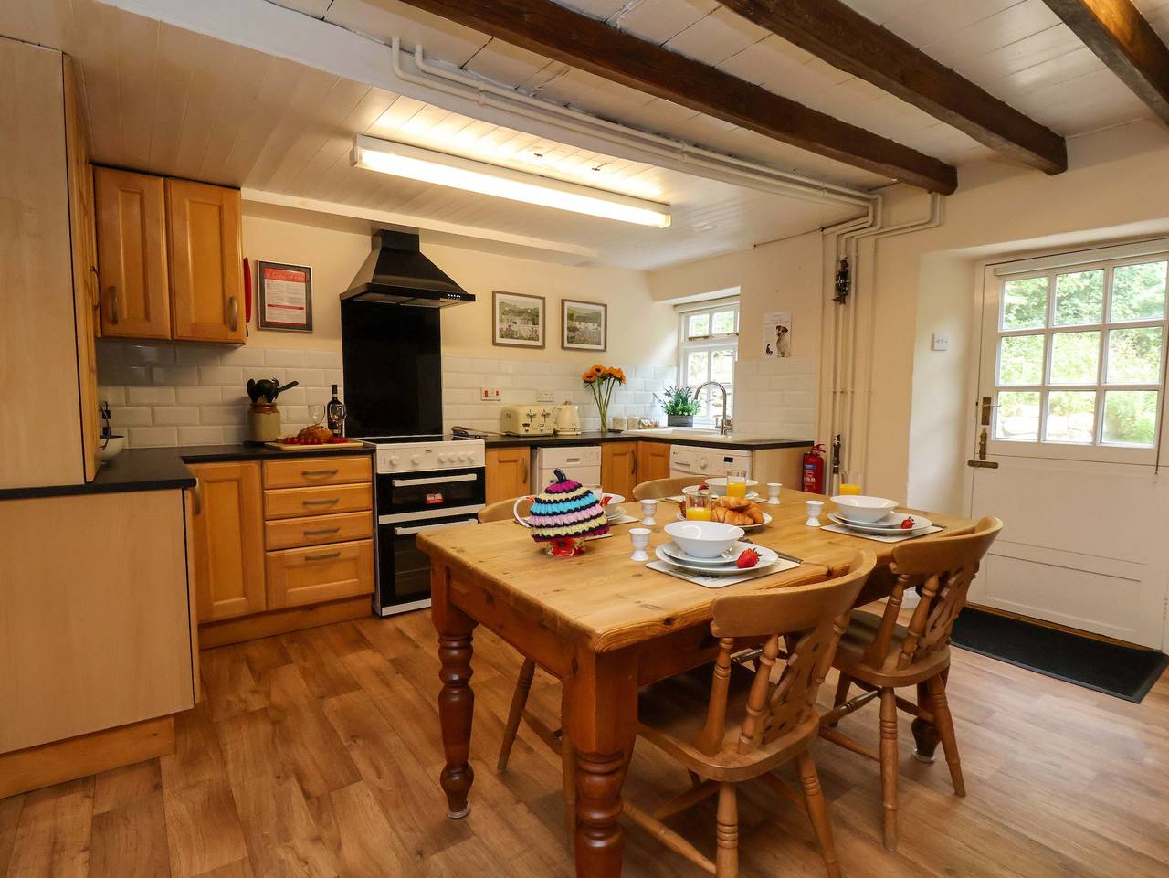 Eskdale View, 5 Hollins Cottages in North York Moors National Park
