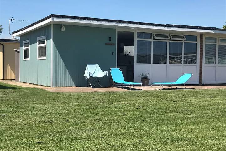 Holiday rental for 7 people, with pool and sauna as well as terrace and garden in Camber