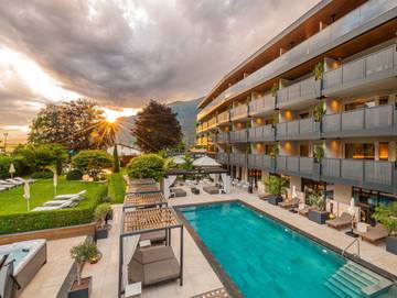 Hotel für 4 Personen, mit Garten und Balkon sowie Whirlpool im Vinschgau