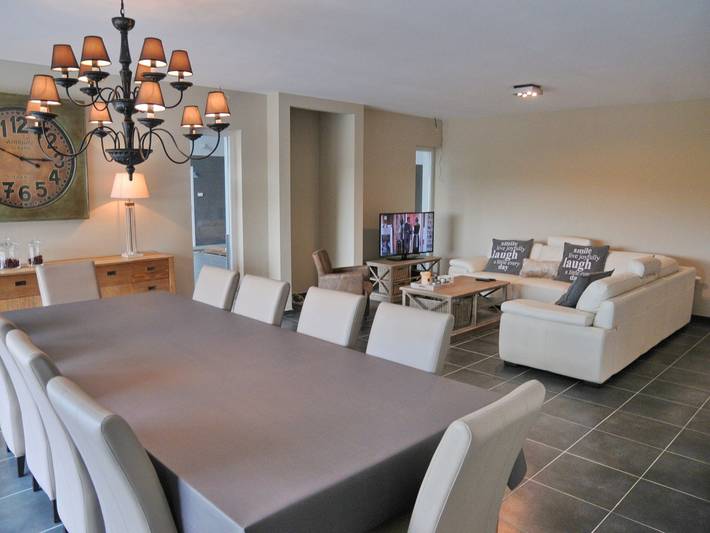 Location de vacances pour 12 personnes, avec terrasse ainsi que sauna et jardin à Somme-Leuze - 4