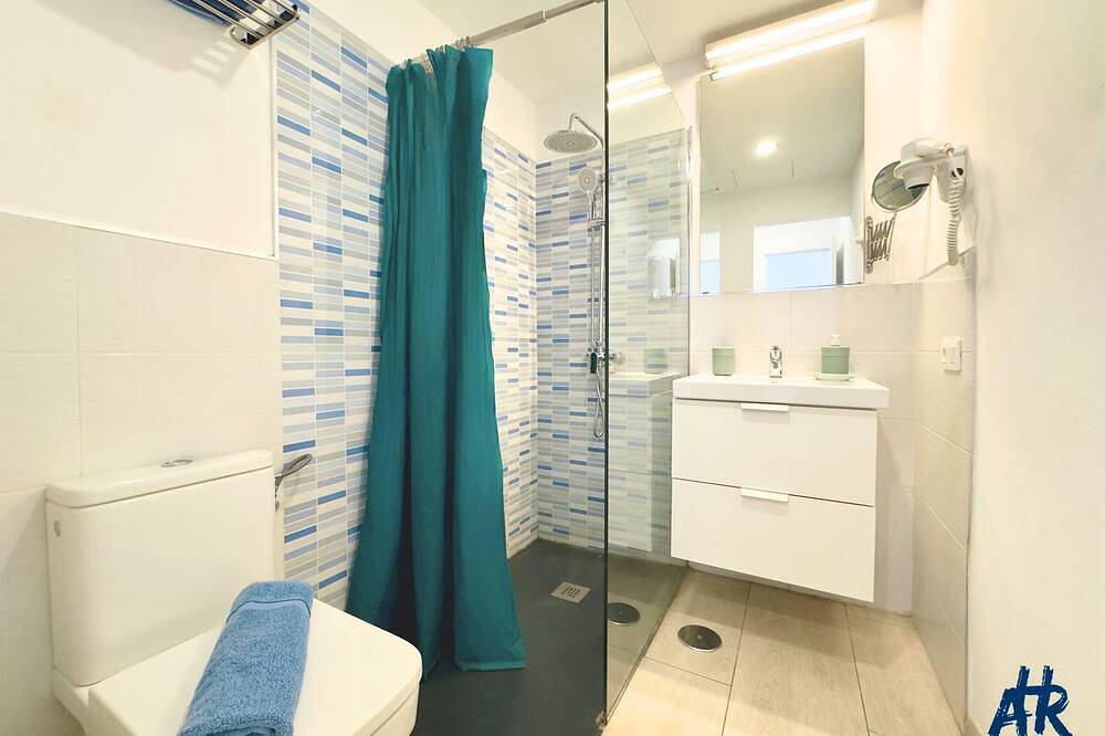 Entire apartment, Acquamarina: Sea View, Terrace & Free Ac in Puerto del Carmen, Tías