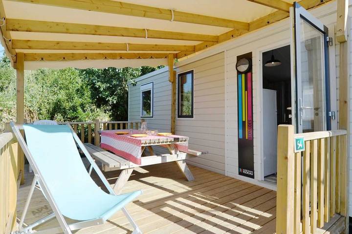 Camping pour 7 personnes, avec terrasse ainsi que bassin pour enfant et sauna à La Trinité-sur-Mer