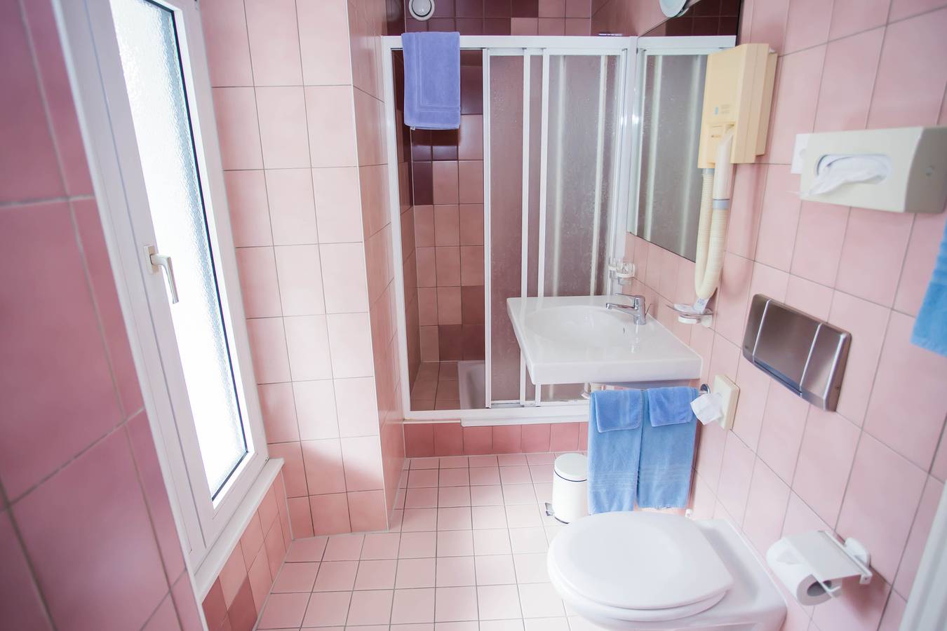 Hôtel du Port - Dreibett-/Vierbettzimmer Sofa in Villeneuve (VD), Genfer See