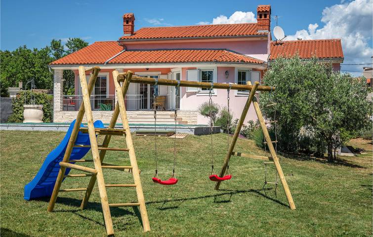 Moderno apartamento de 150 m² con piscina y terraza, a pocos pasos de una pizzería y del centro de la ciudad in Marčana (Istria), Marčana