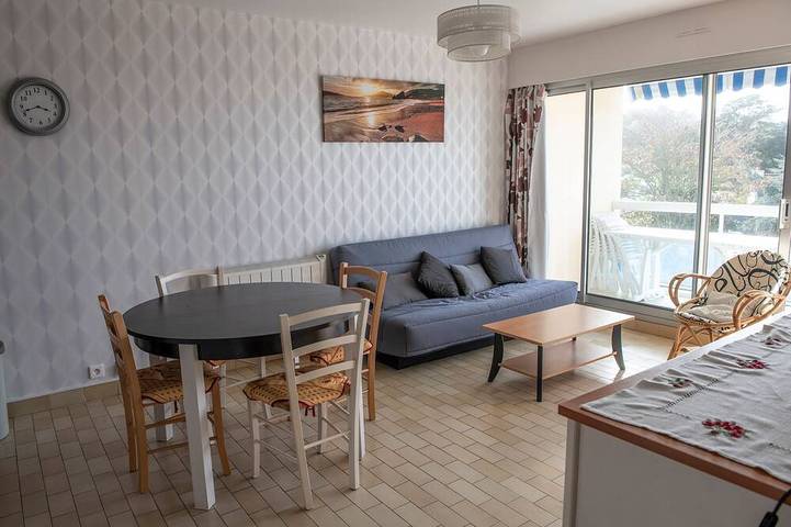 Ganze Wohnung, Between Perros Guirec and Paimpol, T2 apartment, 100 m from the beach, private parking in Trévou-Tréguignec, Rosa Granitküste