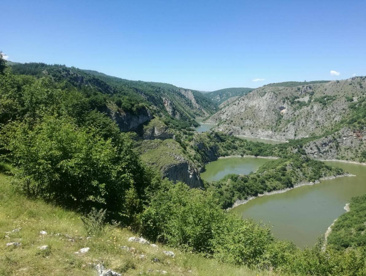 Brvnara Nomad Tri Zvezde in Бурађа, Serbia Centralna