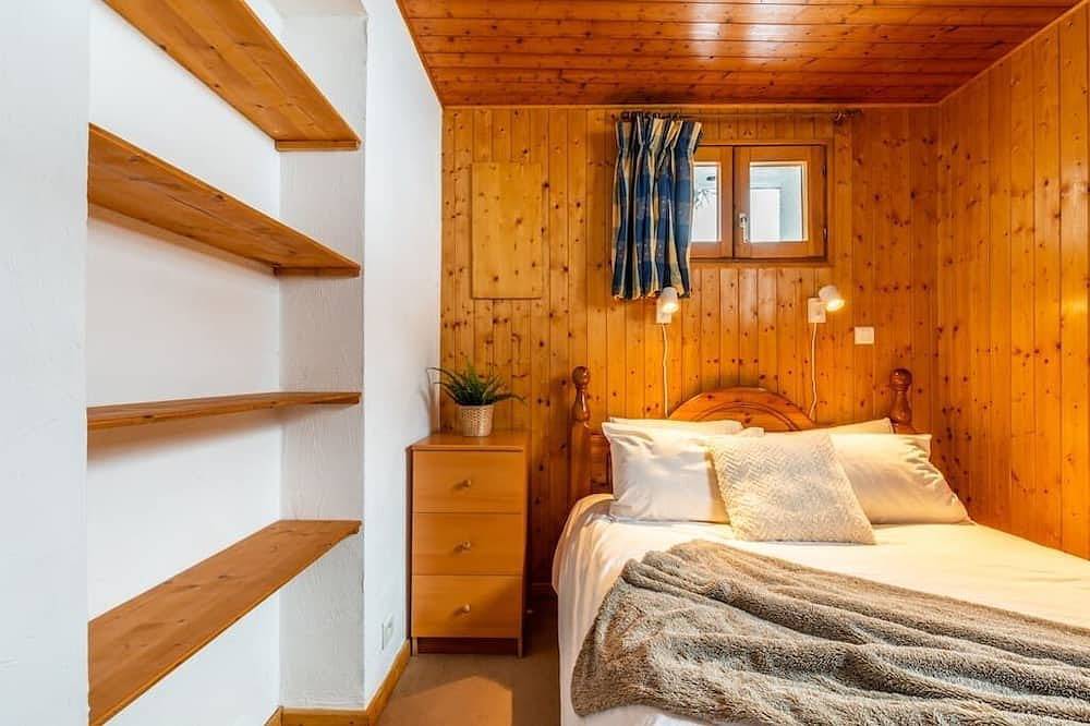 Appartement entier, 7 lits, 3 chambres, 2. 5 salles de bain, immense balcon, 30m des pistes, calme, 1km ville in Les Gets, Les Portes du Soleil