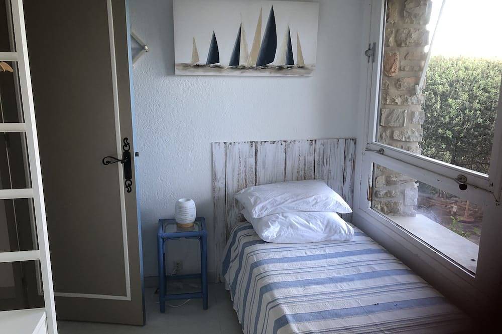 Villa Pieds Dans L Eau Dans Domaine Prive Et Gardienne Du Cap Bénat in Cap Bénat, Bormes-les-Mimosas