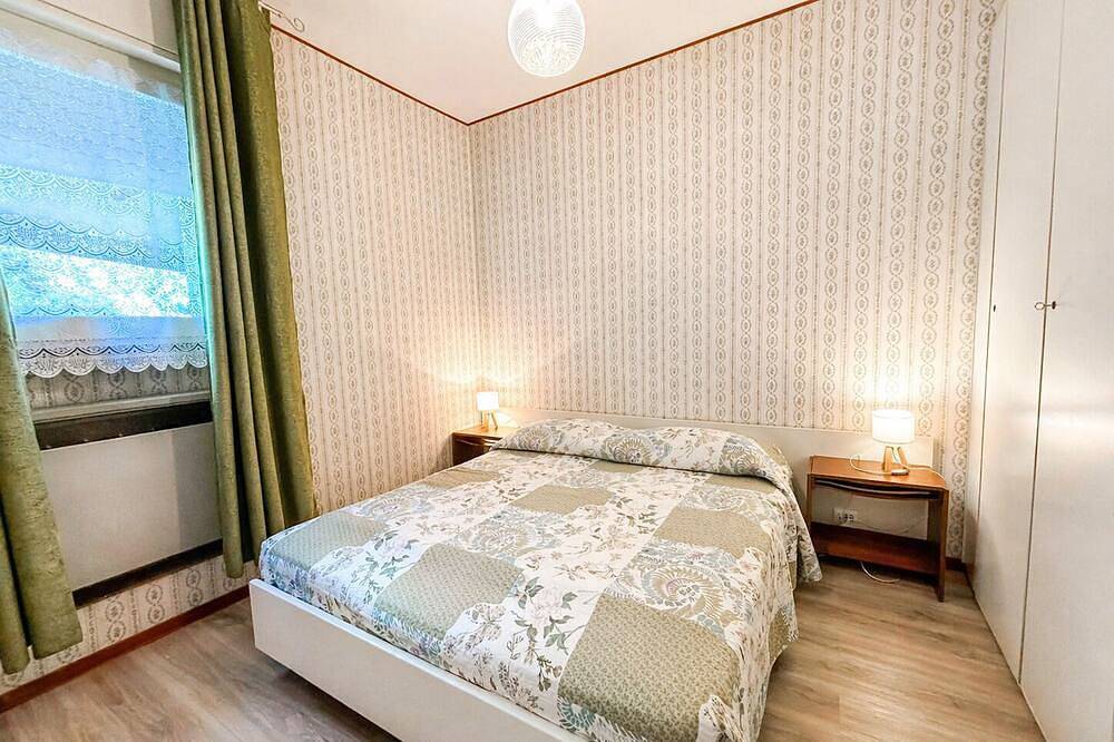 Ganze Wohnung, Attraktive 2-Zimmer-Wohnung mit Sonnenbalkon, Pool und Traumseesicht in Susello, Ghiffa