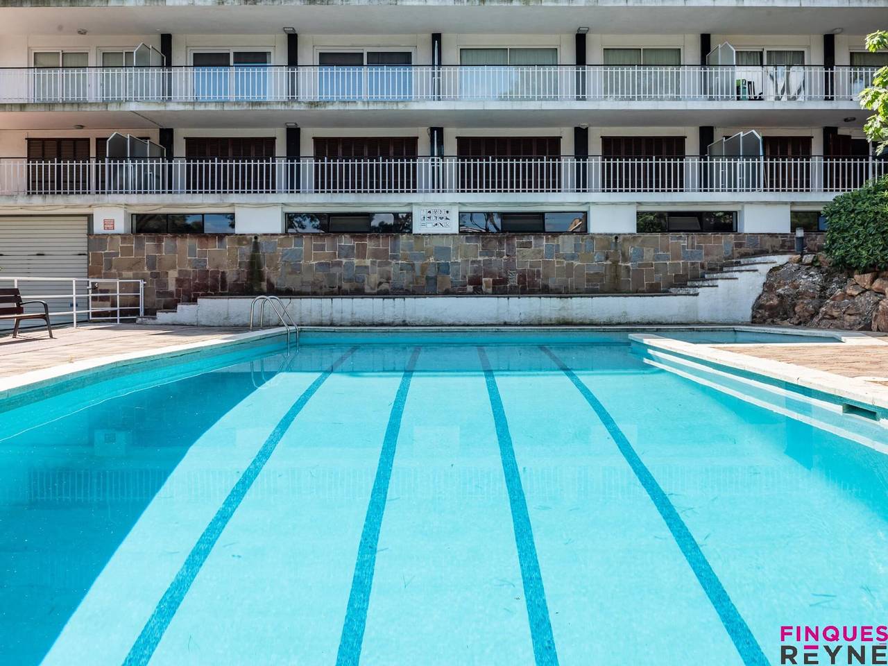 Apartamento entero, Cómodo apartamento con piscina comunitaria en San Felíu de Guixols, cerca de la playa in Sant Feliu de Guíxols, Costa Brava