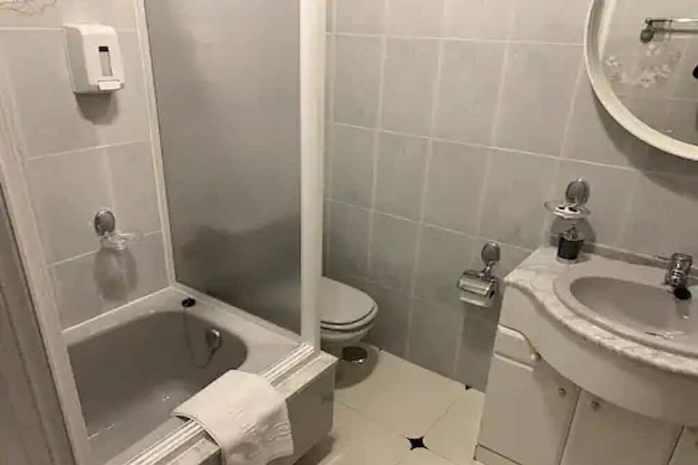 Vivienda Situada en un Entorno Tranquilo, Seguro y Naturaleza in Santiago di Compostela, Provincia della Coruña