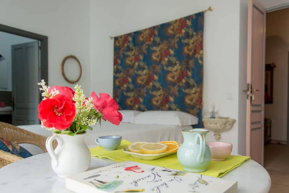 Elegant andalusian manor house with private pool in Peñaflor, Sevilla Provinz