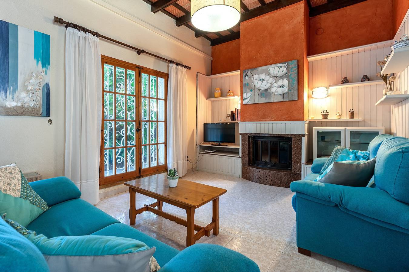 Villa a 30 m dalla spiaggia di Cambrils con vista mare, Wi-Fi, terrazze e giardino in Vilafortuny, Cambrils