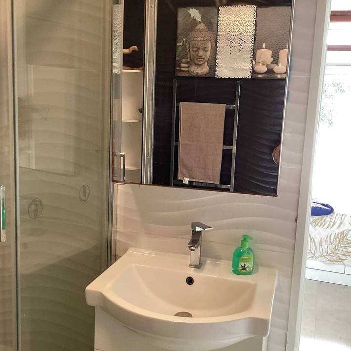 Studio entier, Charmant studio avec piscine à Le Port de 20 m² in Île de la Réunion