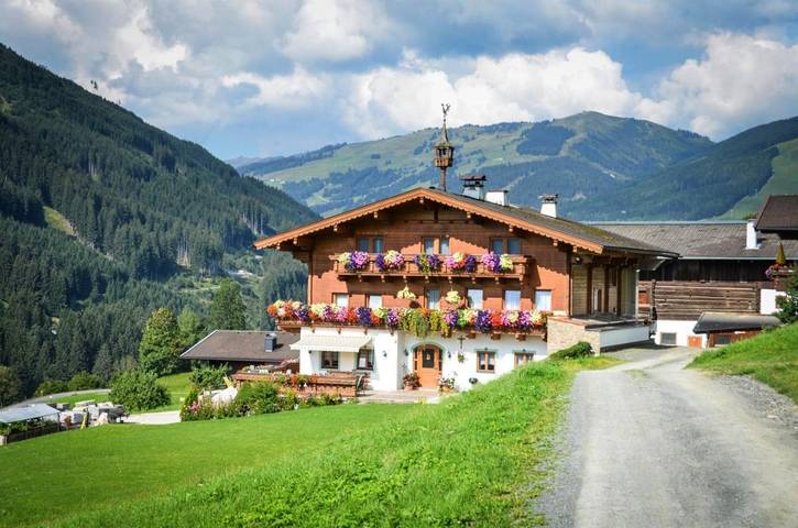 B&B für 6 Personen, mit Balkon und Terrasse sowie Garten und Ausblick in Saalbach-Hinterglemm-Leogang