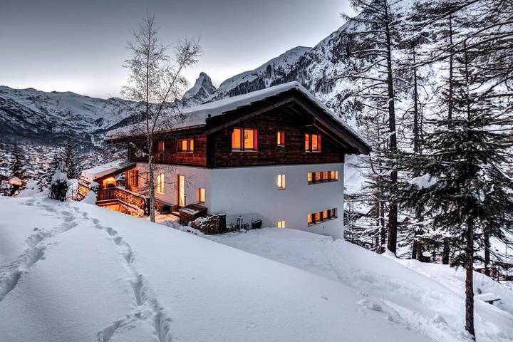 Chalet pour 3 personnes, avec Balcon et Terrasse ainsi que Jacuzzi et Sauna à Zermatt