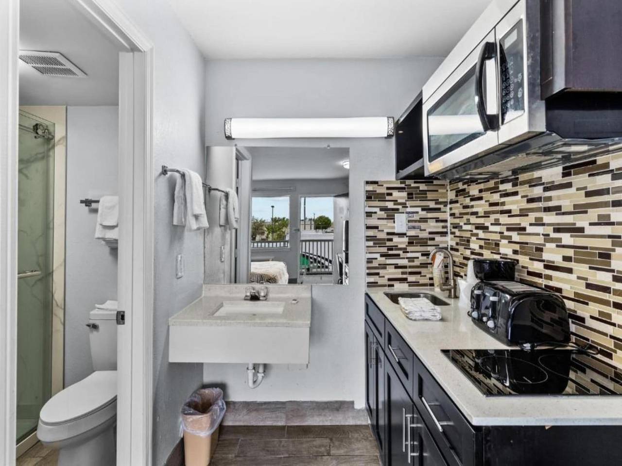 Ganze Wohnung, Kingsize-Bett | Mobile Klimaanlage | Badewanne | Rauchen | Küche in Wilmington, New Hanover County