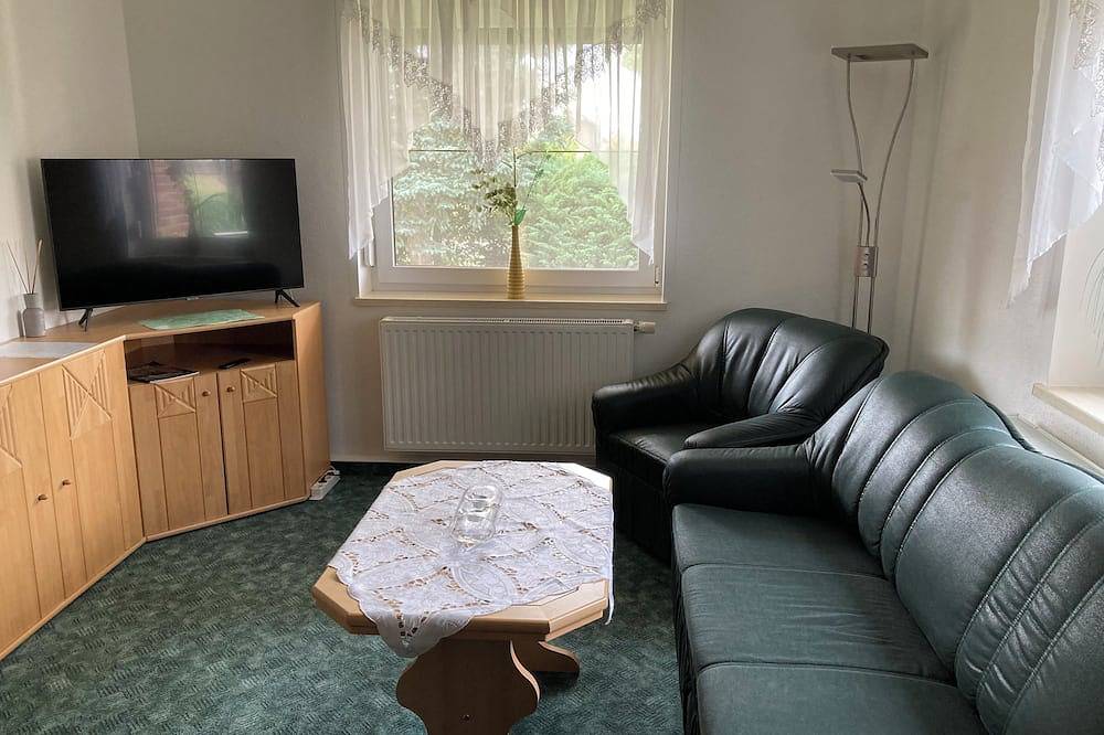 Ganze Wohnung, Ferienwohnung \"Rose\" im Landhausstil mit Außensauna und viel Natur in Ressen-Zaue, Schwielochsee
