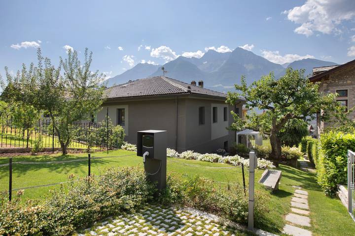 Ganze Wohnung, Ferienwohnung 'Robert' mit Bergblick, Balkon und WLAN in Senin, Saint-Christophe