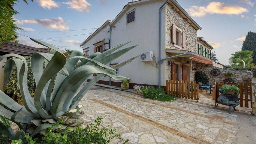 Casa vacanza per 6 persone, con terrazza e giardino, con animali domestici a Parenzo